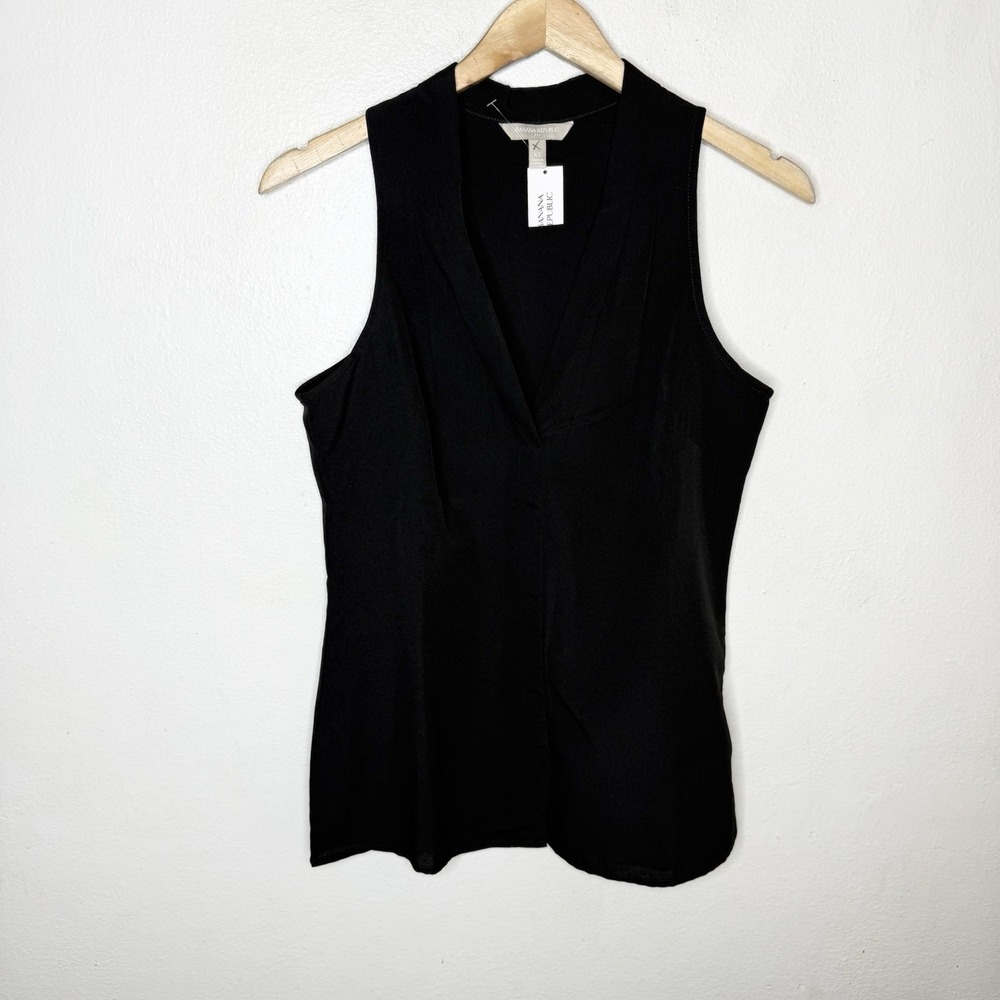 Banana Republic Black Sleeveless‎ V-neck Tank Top Minimalist Women's  XS